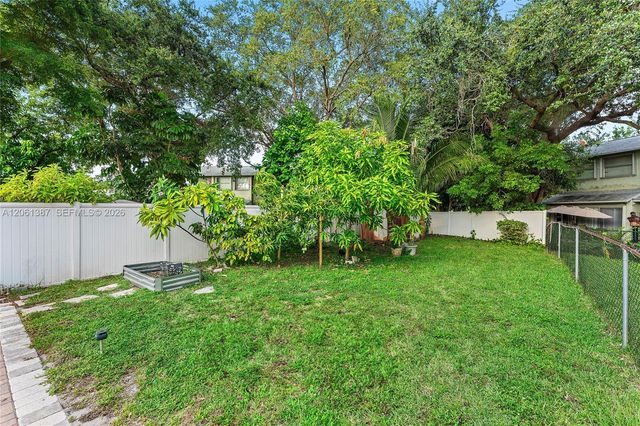 4044 Eastridge Cir, Deerfield Beach, FL 33064
