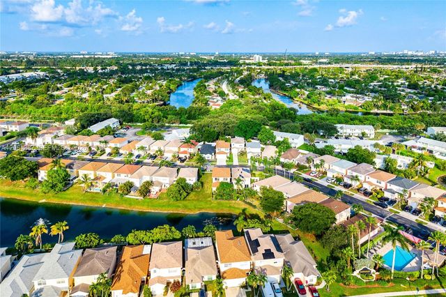 4044 Eastridge Cir, Deerfield Beach, FL 33064