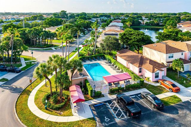 4044 Eastridge Cir, Deerfield Beach, FL 33064