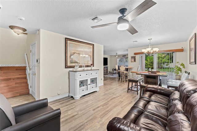 4044 Eastridge Cir, Deerfield Beach, FL 33064