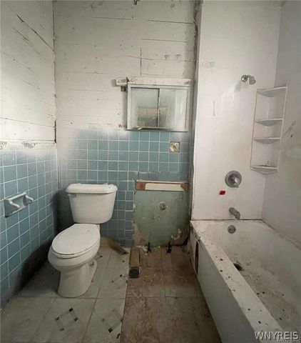 54 Sandrock Road, Buffalo, NY 14207