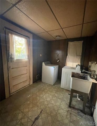 54 Sandrock Road, Buffalo, NY 14207