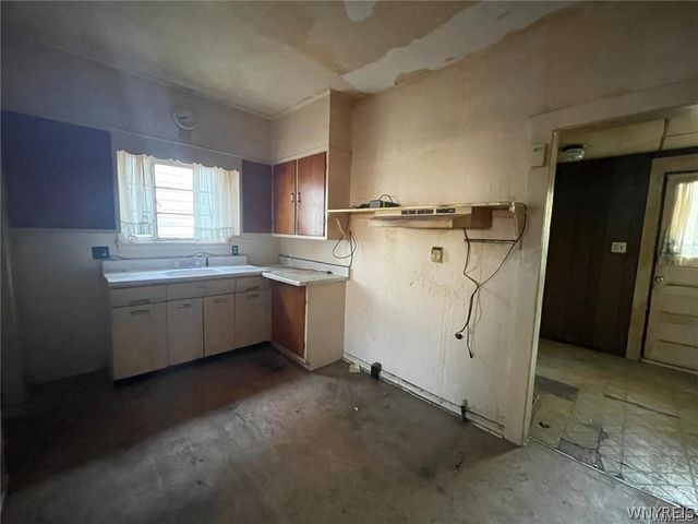 54 Sandrock Road, Buffalo, NY 14207