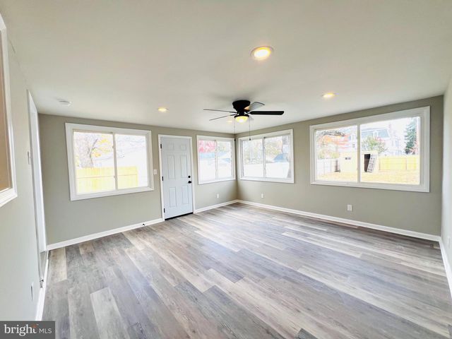 119 RAILROAD AVE, Swedesboro, NJ 08085