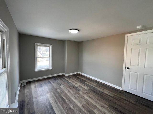 119 RAILROAD AVE, Swedesboro, NJ 08085