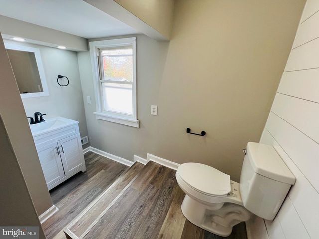 119 RAILROAD AVE, Swedesboro, NJ 08085