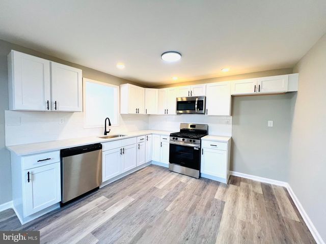 119 RAILROAD AVE, Swedesboro, NJ 08085