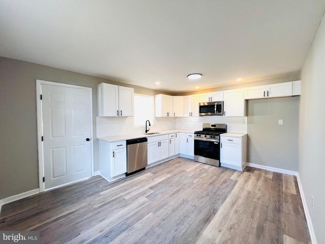 119 RAILROAD AVE, Swedesboro, NJ 08085