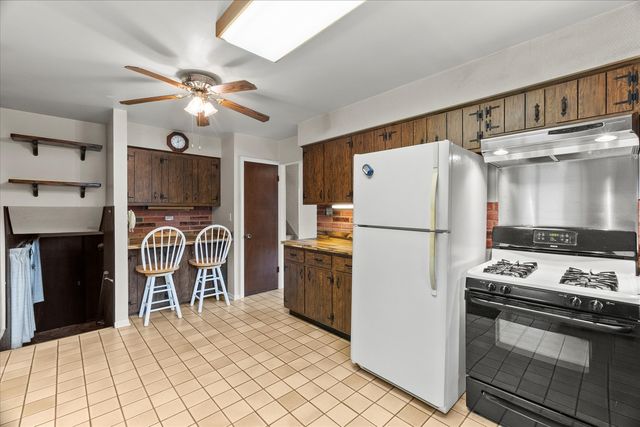 9160 S 88th Court, Hickory Hills, IL 60457