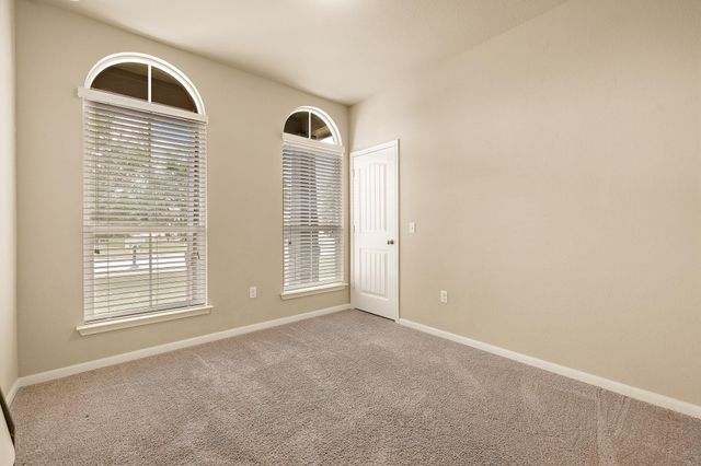 110 DENTON DR, Hutto, TX 78634