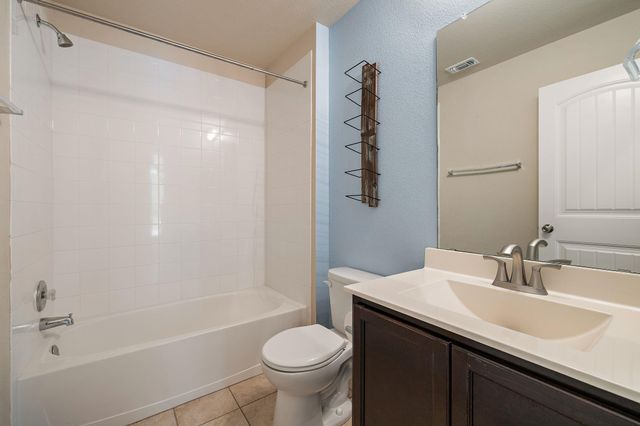 110 DENTON DR, Hutto, TX 78634