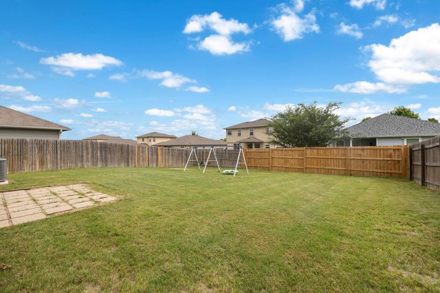 110 DENTON DR, Hutto, TX 78634