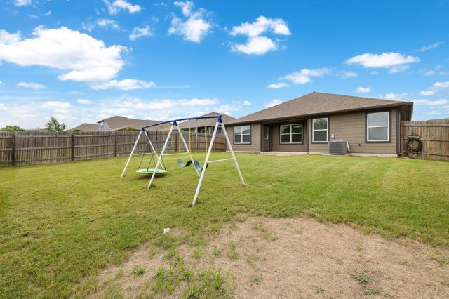110 DENTON DR, Hutto, TX 78634