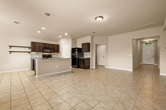 110 DENTON DR, Hutto, TX 78634