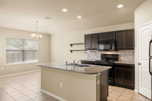 110 DENTON DR, Hutto, TX 78634