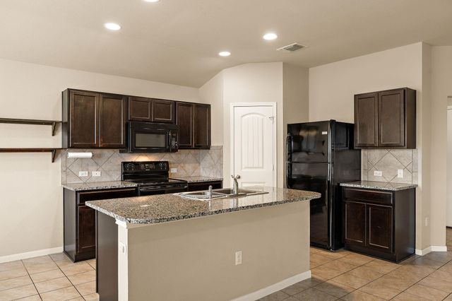 110 DENTON DR, Hutto, TX 78634