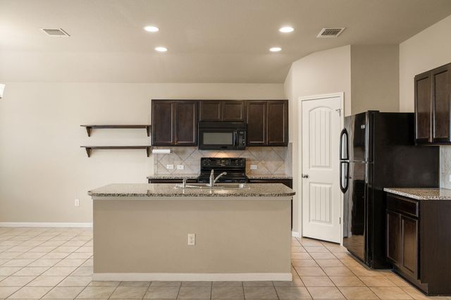 110 DENTON DR, Hutto, TX 78634