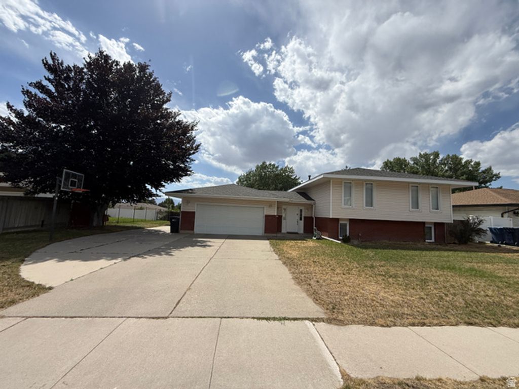 10802 S JASON DR, Sandy, UT 84094 — exterior
