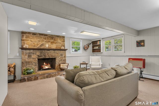 44 Palmer Woods Circle, Branford, CT 06405