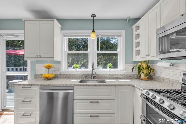 44 Palmer Woods Circle, Branford, CT 06405