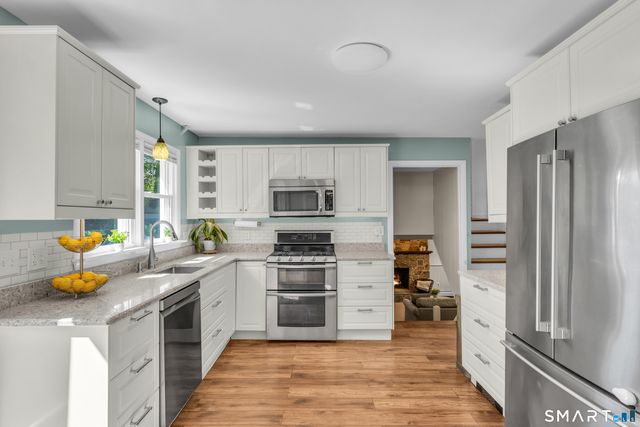 44 Palmer Woods Circle, Branford, CT 06405