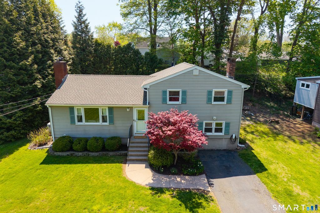 44 Palmer Woods Circle, Branford, CT 06405