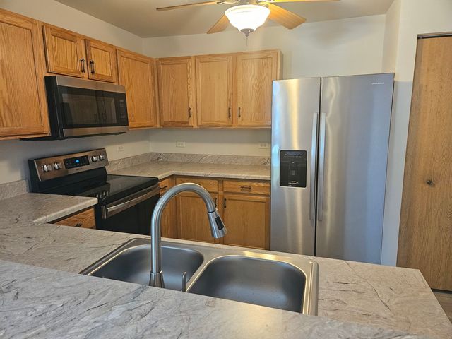 1401 Silverstone Drive, Carpentersville, IL 60110