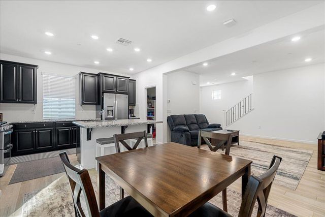 9287 Mystic Lake Aly, Sacramento, CA 95829