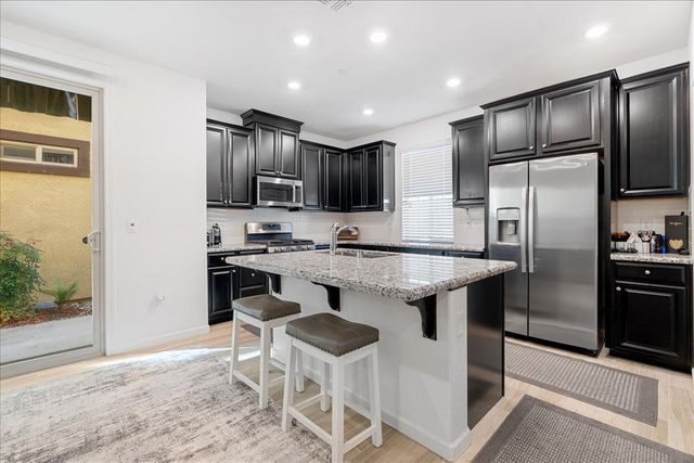 9287 Mystic Lake Aly, Sacramento, CA 95829