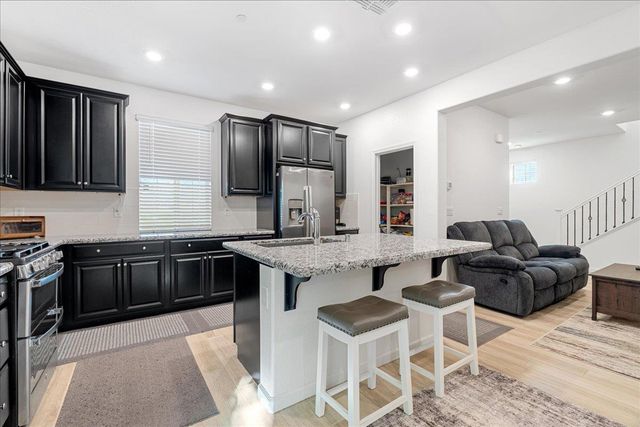 9287 Mystic Lake Aly, Sacramento, CA 95829