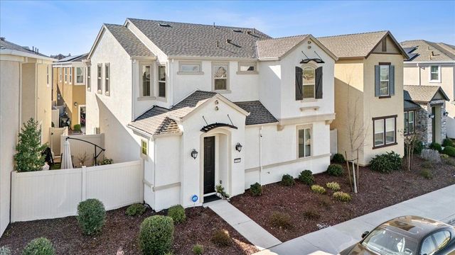 9287 Mystic Lake Aly, Sacramento, CA 95829