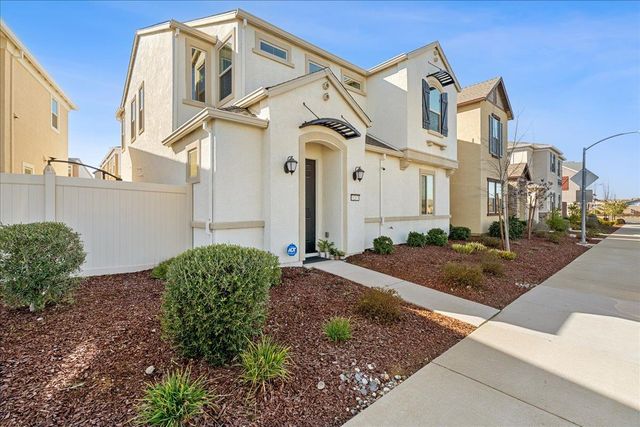 9287 Mystic Lake Aly, Sacramento, CA 95829