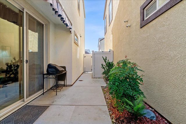 9287 Mystic Lake Aly, Sacramento, CA 95829