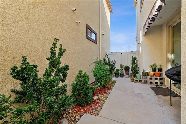 9287 Mystic Lake Aly, Sacramento, CA 95829