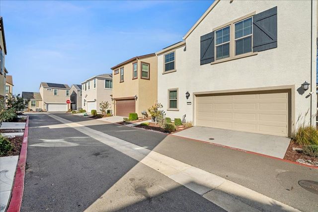 9287 Mystic Lake Aly, Sacramento, CA 95829