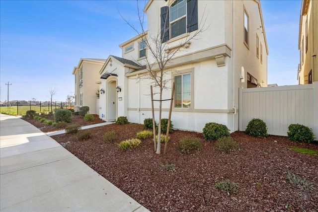 9287 Mystic Lake Aly, Sacramento, CA 95829