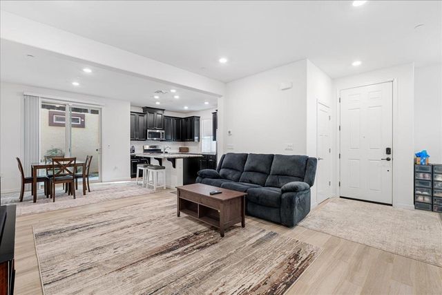 9287 Mystic Lake Aly, Sacramento, CA 95829