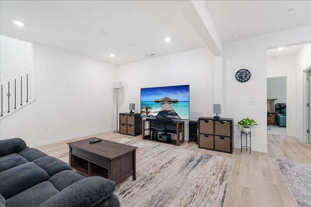 9287 Mystic Lake Aly, Sacramento, CA 95829