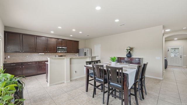 644 PEACOCK LN, New Braunfels, TX 78130