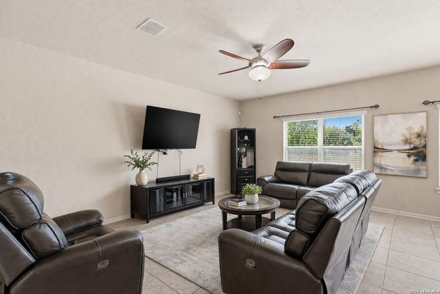 644 PEACOCK LN, New Braunfels, TX 78130