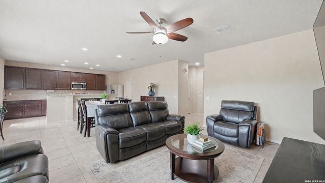 644 PEACOCK LN, New Braunfels, TX 78130