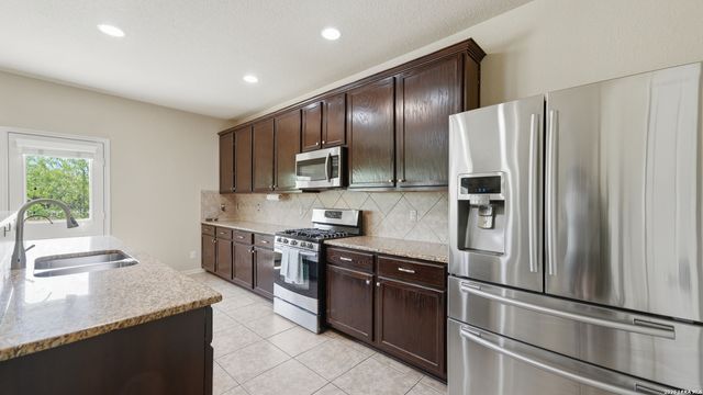 644 PEACOCK LN, New Braunfels, TX 78130