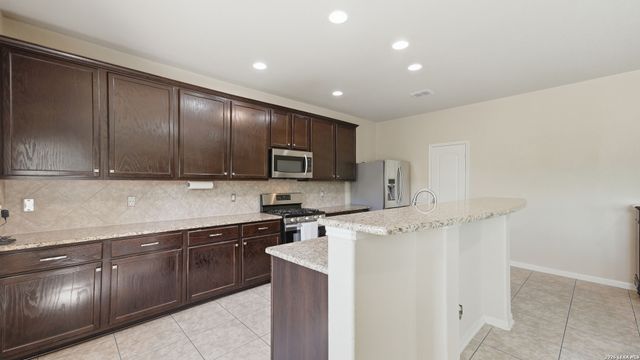 644 PEACOCK LN, New Braunfels, TX 78130