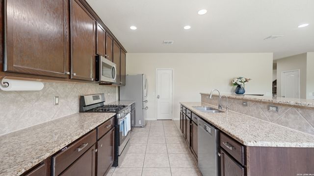 644 PEACOCK LN, New Braunfels, TX 78130