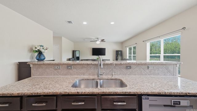 644 PEACOCK LN, New Braunfels, TX 78130