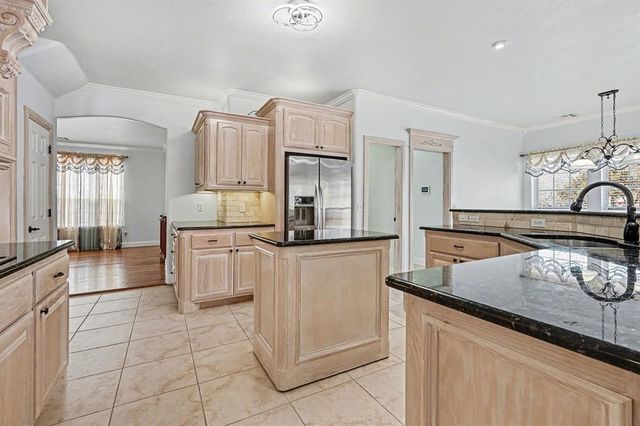 4551 Highland Lake Drive, Norman, OK 73026