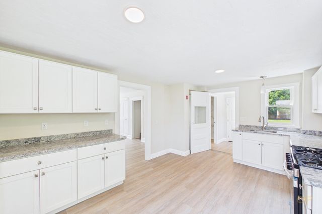 398 Main St, Wareham, MA 02571