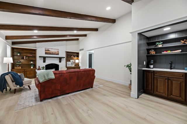 7960 E Dublin Ct, Wichita, KS 67206