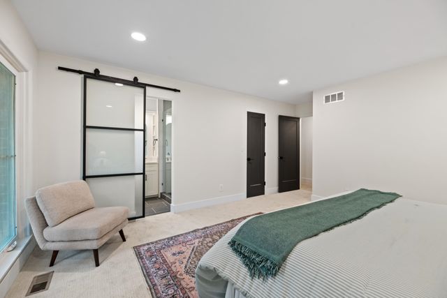 7960 E Dublin Ct, Wichita, KS 67206