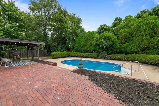 7960 E Dublin Ct, Wichita, KS 67206